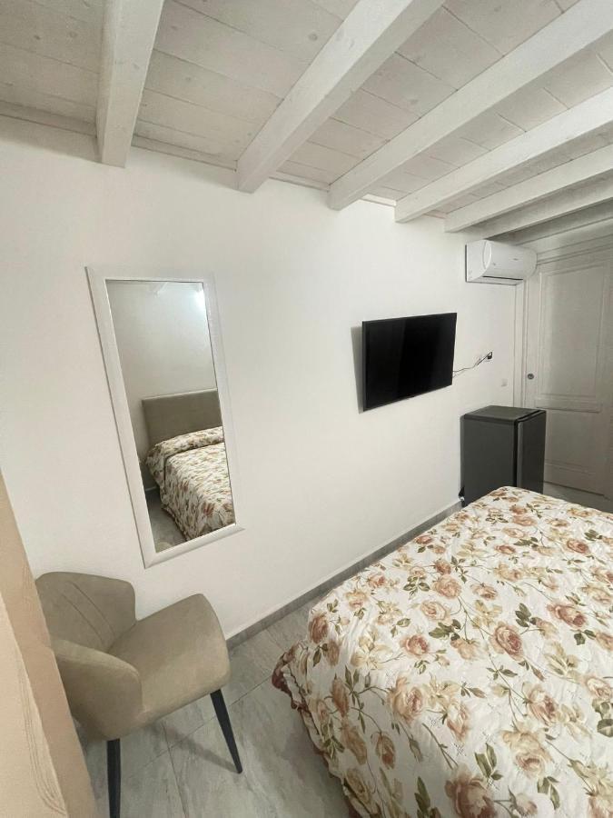 La Perla Del Mare 2 Bed and Breakfast La Caletta Exteriör bild